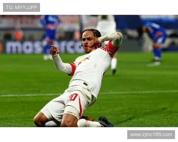 哈维西蒙斯的崛起与挑战：年轻天才如何在足球世界中书写传奇